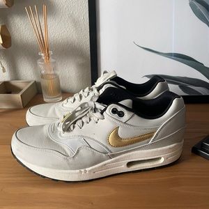 Air Max 1 Gold Trophy mens 9.5